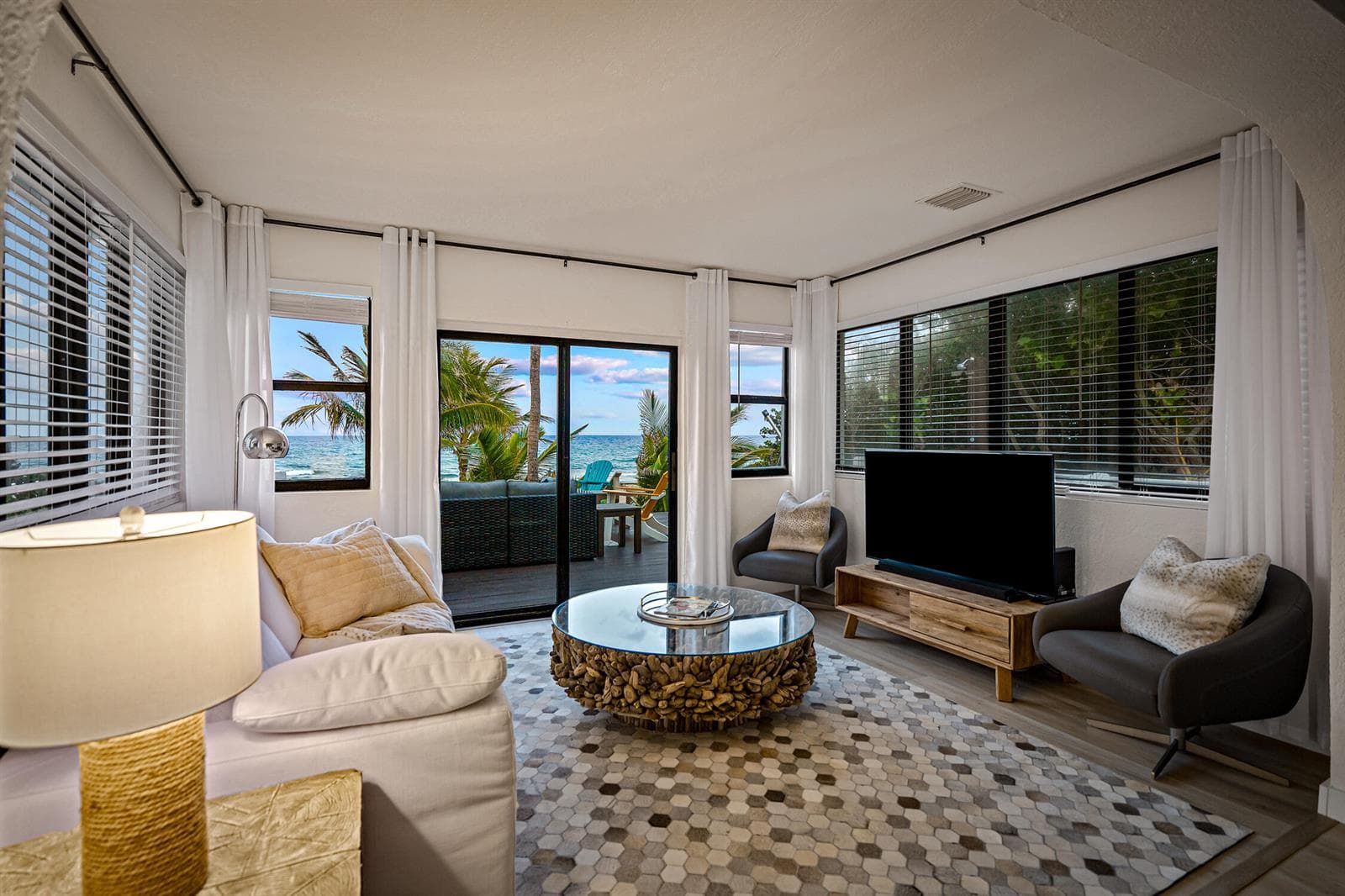2330 N Ocean Boulevard photo 11