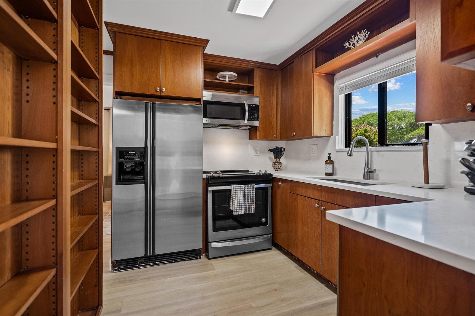 2330 N Ocean Boulevard photo 25
