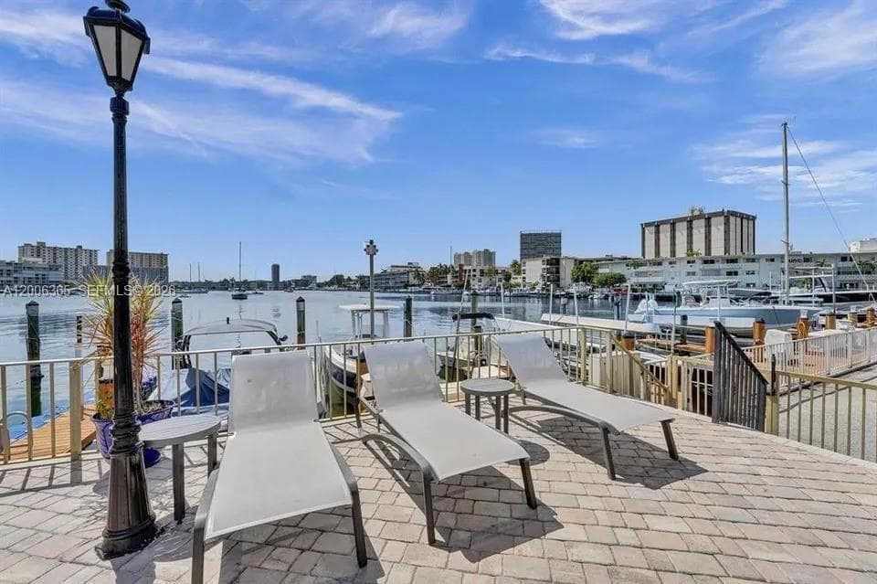 100 Golden Isles Dr 810 photo 3