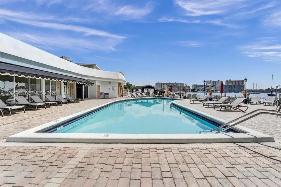 100 Golden Isles Dr 810 photo 5