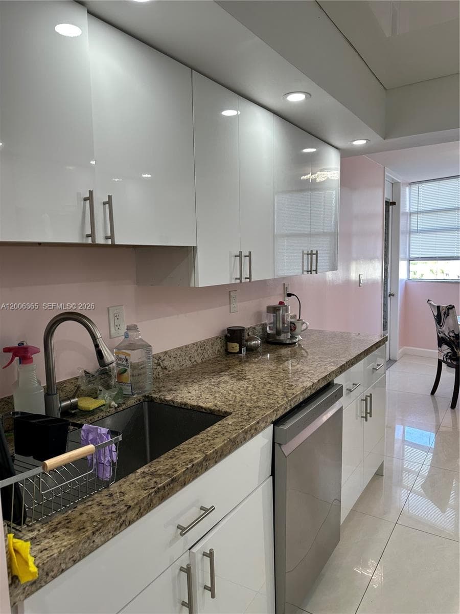 100 Golden Isles Dr 810 photo 14