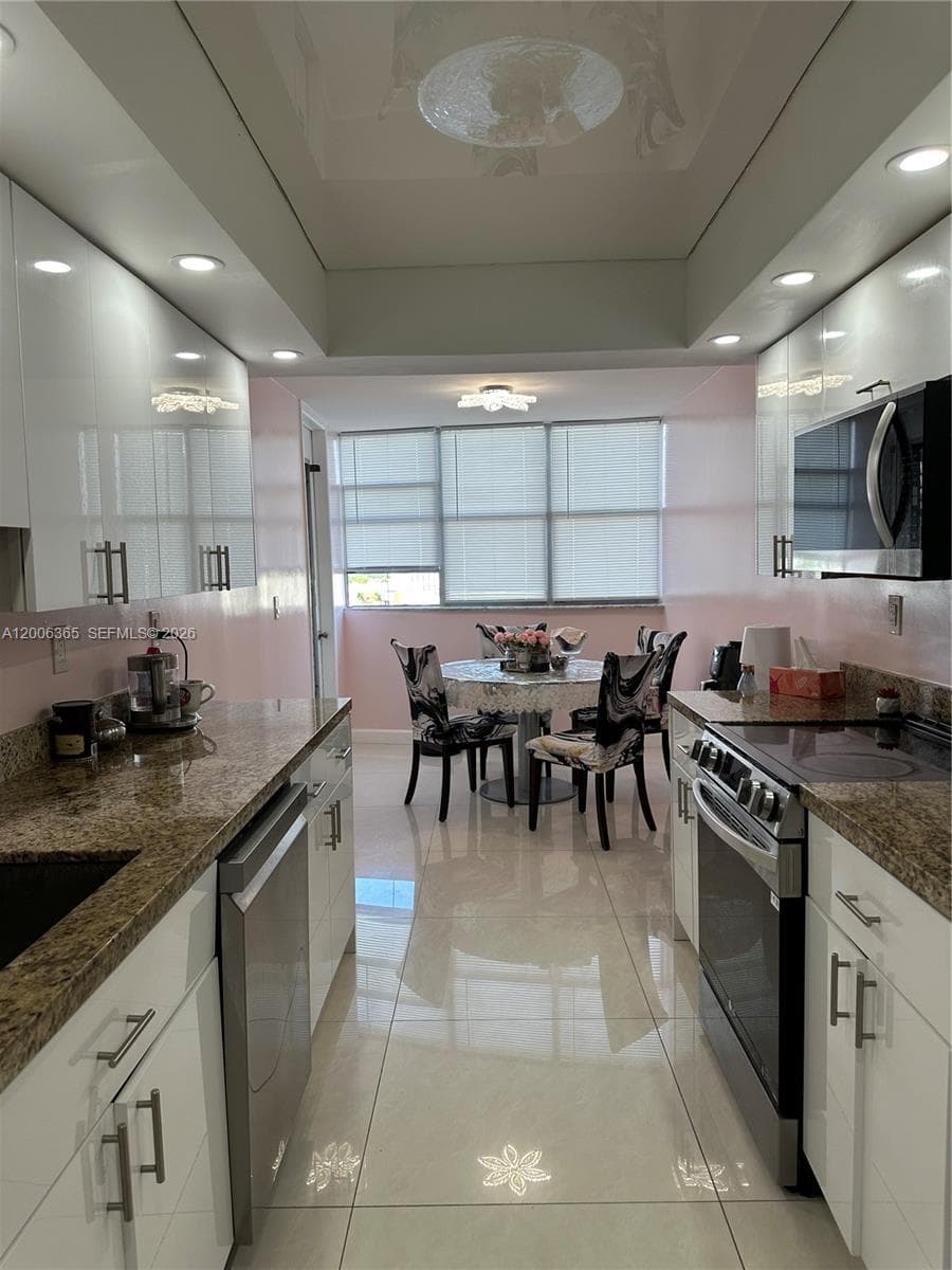 100 Golden Isles Dr 810 photo 15