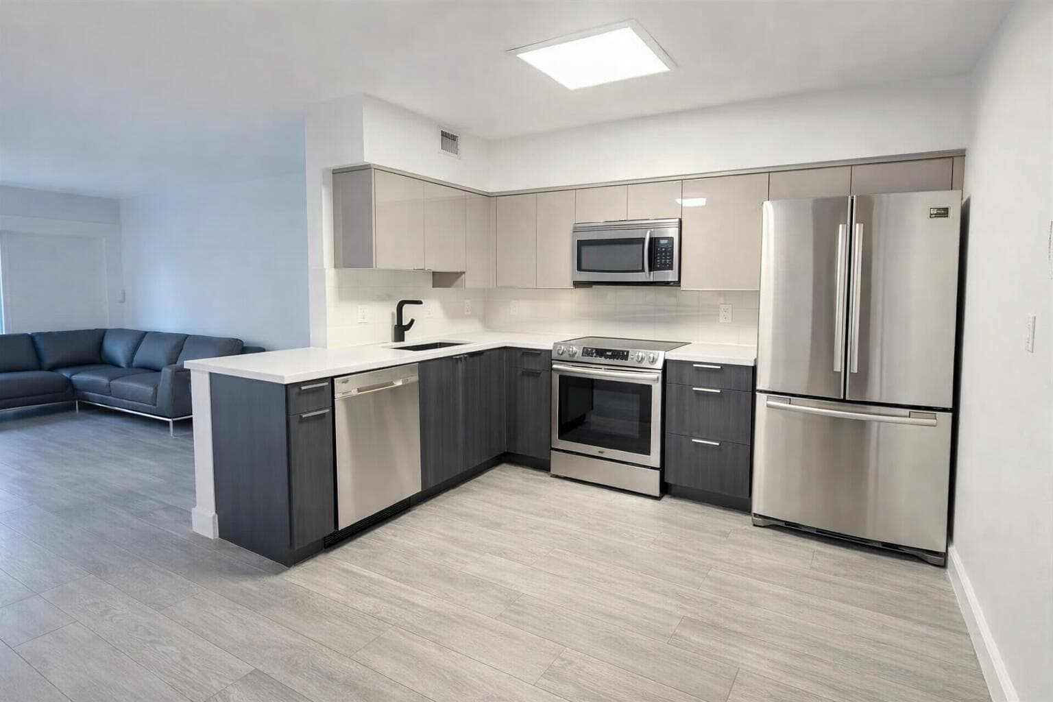 3220 Bayview Drive 211 photo 2