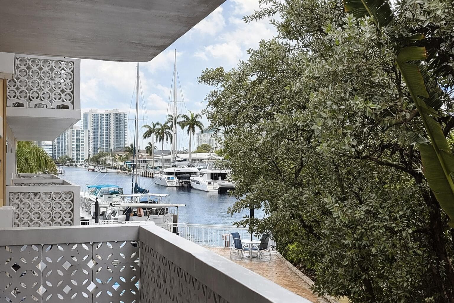 3220 Bayview Drive 211 photo 1
