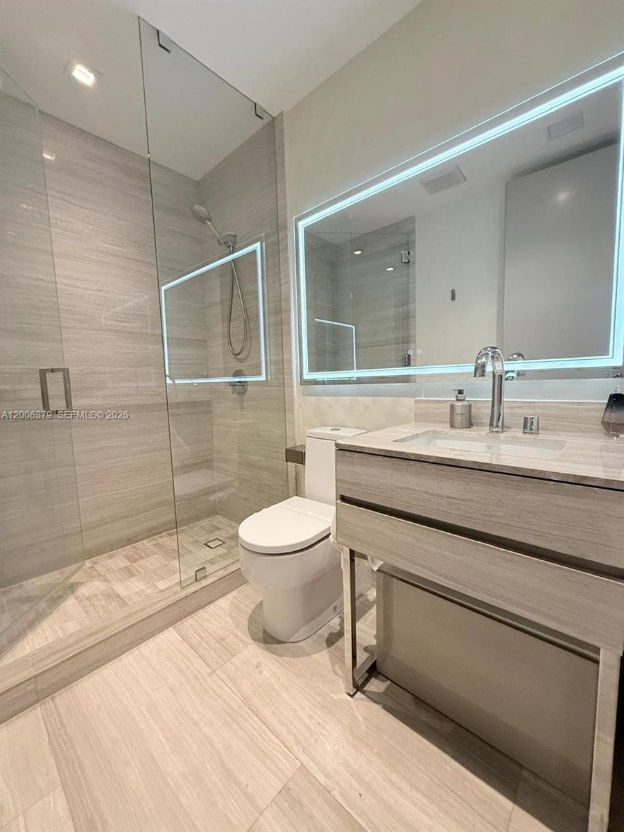 18975 Collins Ave 304 photo 5