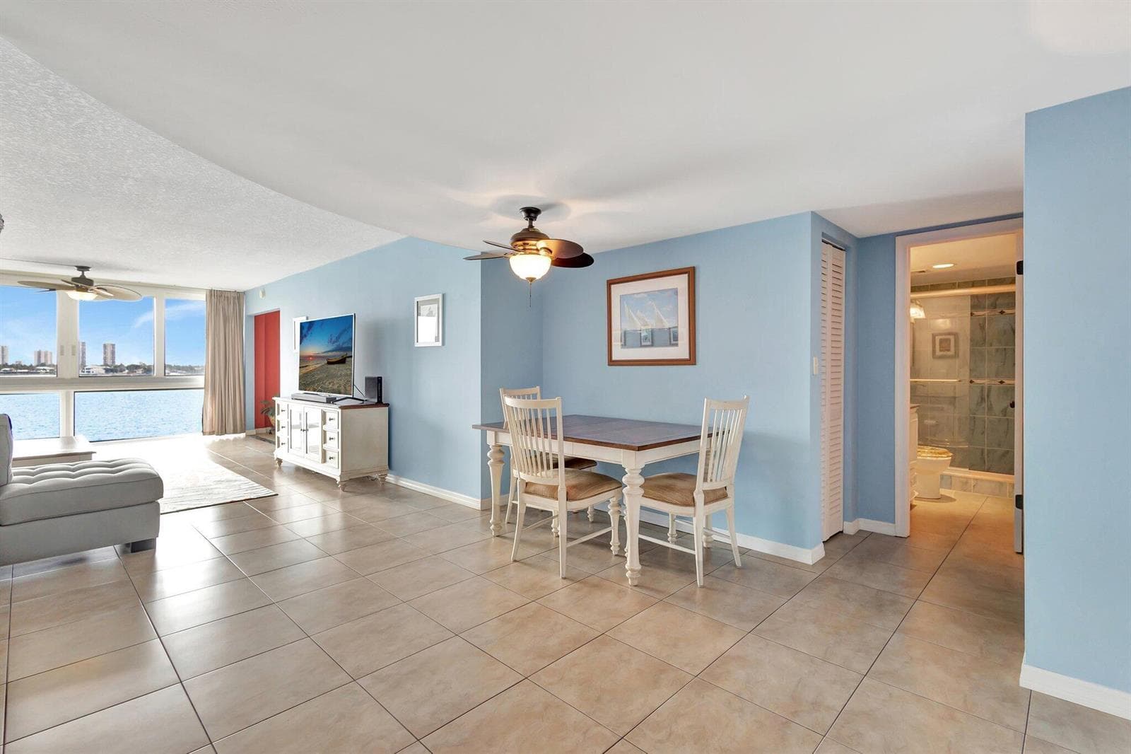 301 Lake Shore Drive 503 photo 3
