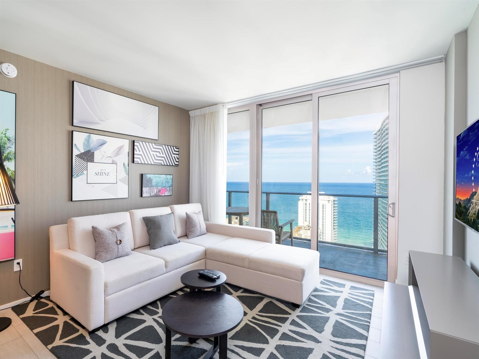 4010 S Ocean Drive R2905 photo 2