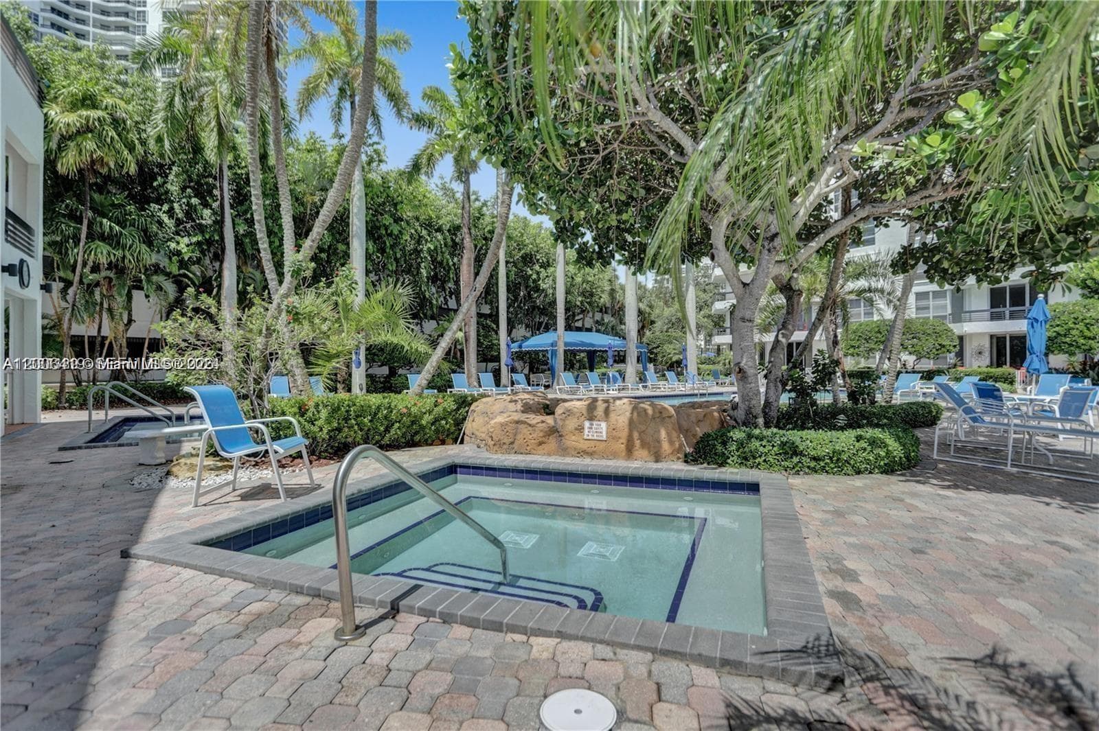 3600 Mystic Pointe Dr 511 photo 23