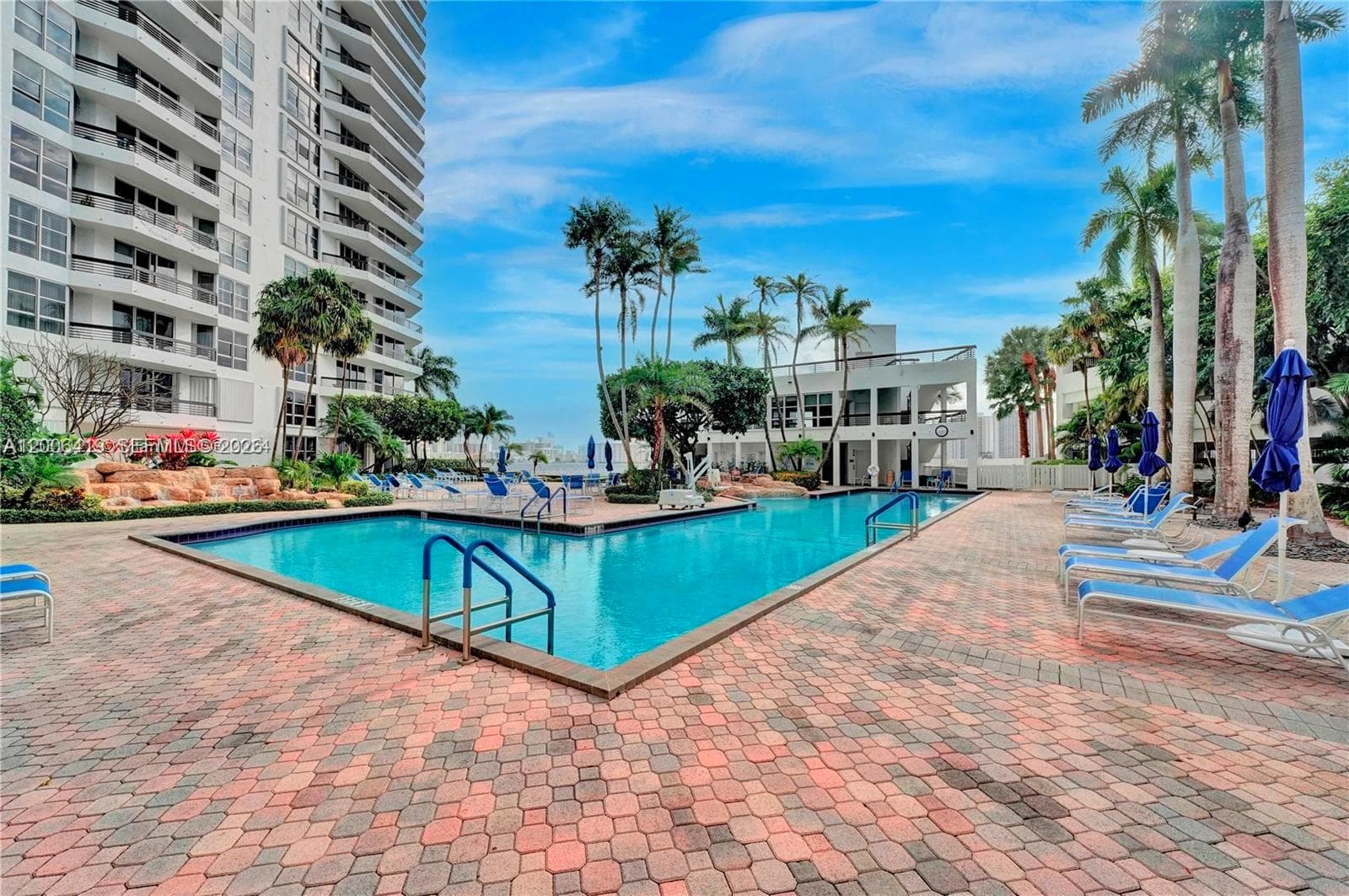 3600 Mystic Pointe Dr 511 photo 22