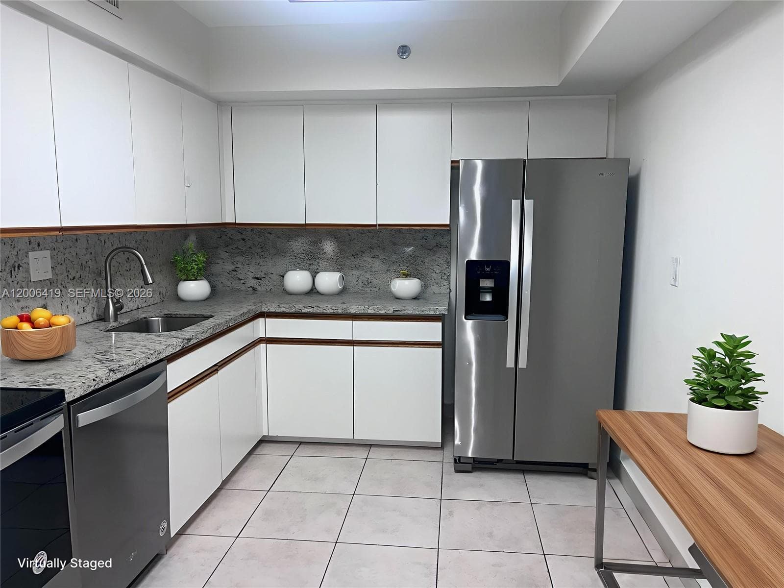 3600 Mystic Pointe Dr 511 photo 3