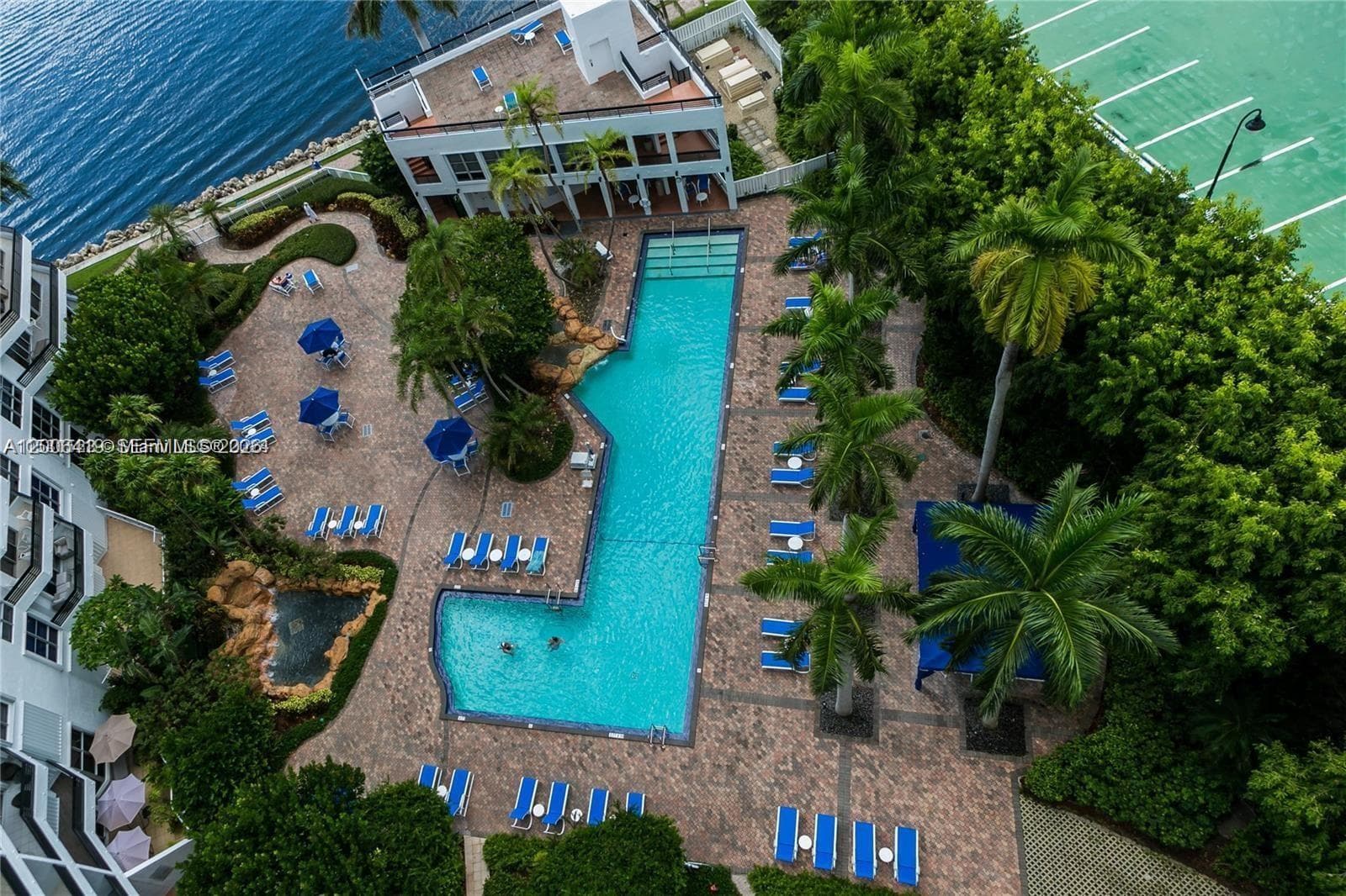 3600 Mystic Pointe Dr 511 photo 21