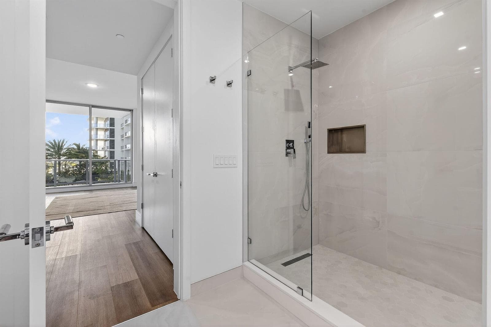 220 Lake Shore Drive 715 photo 23