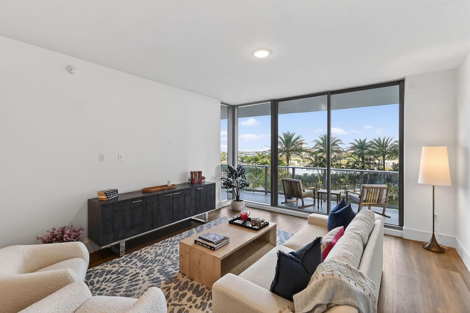 220 Lake Shore Drive 715 photo 7