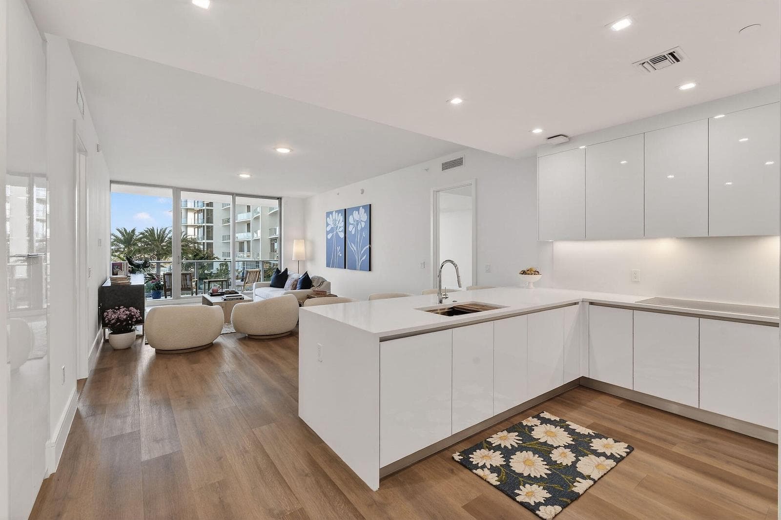 220 Lake Shore Drive 715 photo 1