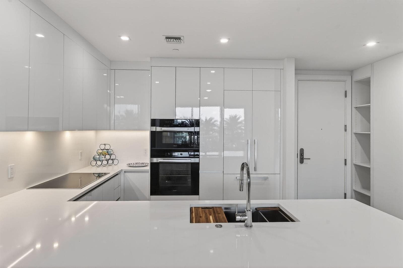 220 Lake Shore Drive 715 photo 5