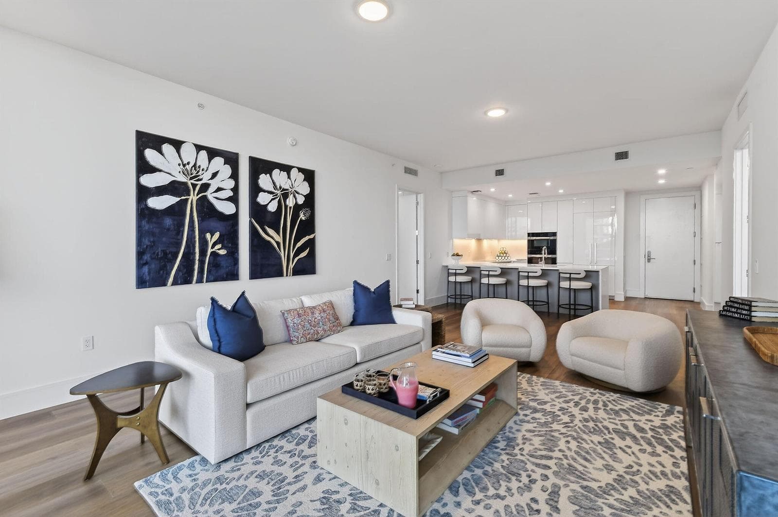 220 Lake Shore Drive 715 photo 9