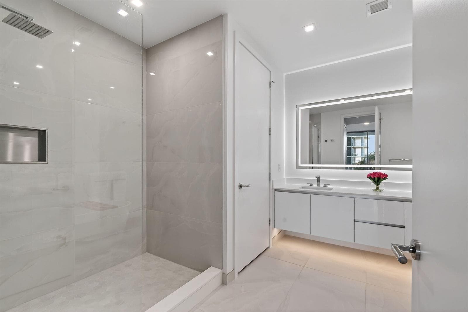 220 Lake Shore Drive 715 photo 24