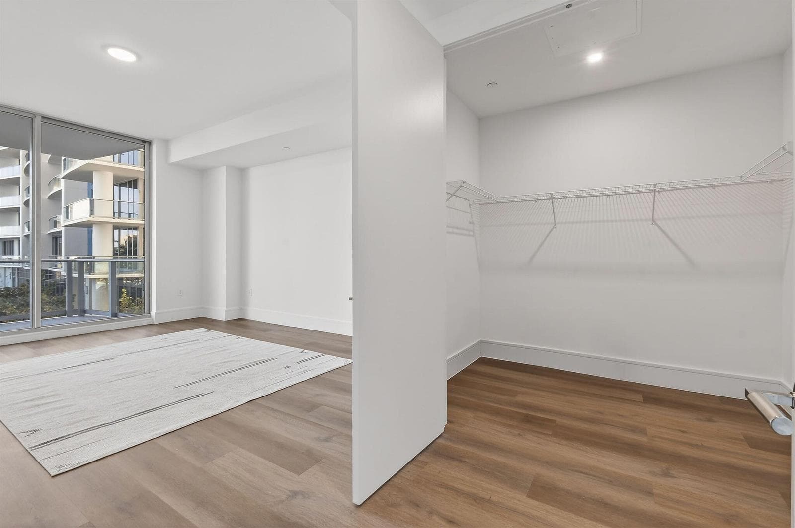 220 Lake Shore Drive 715 photo 19