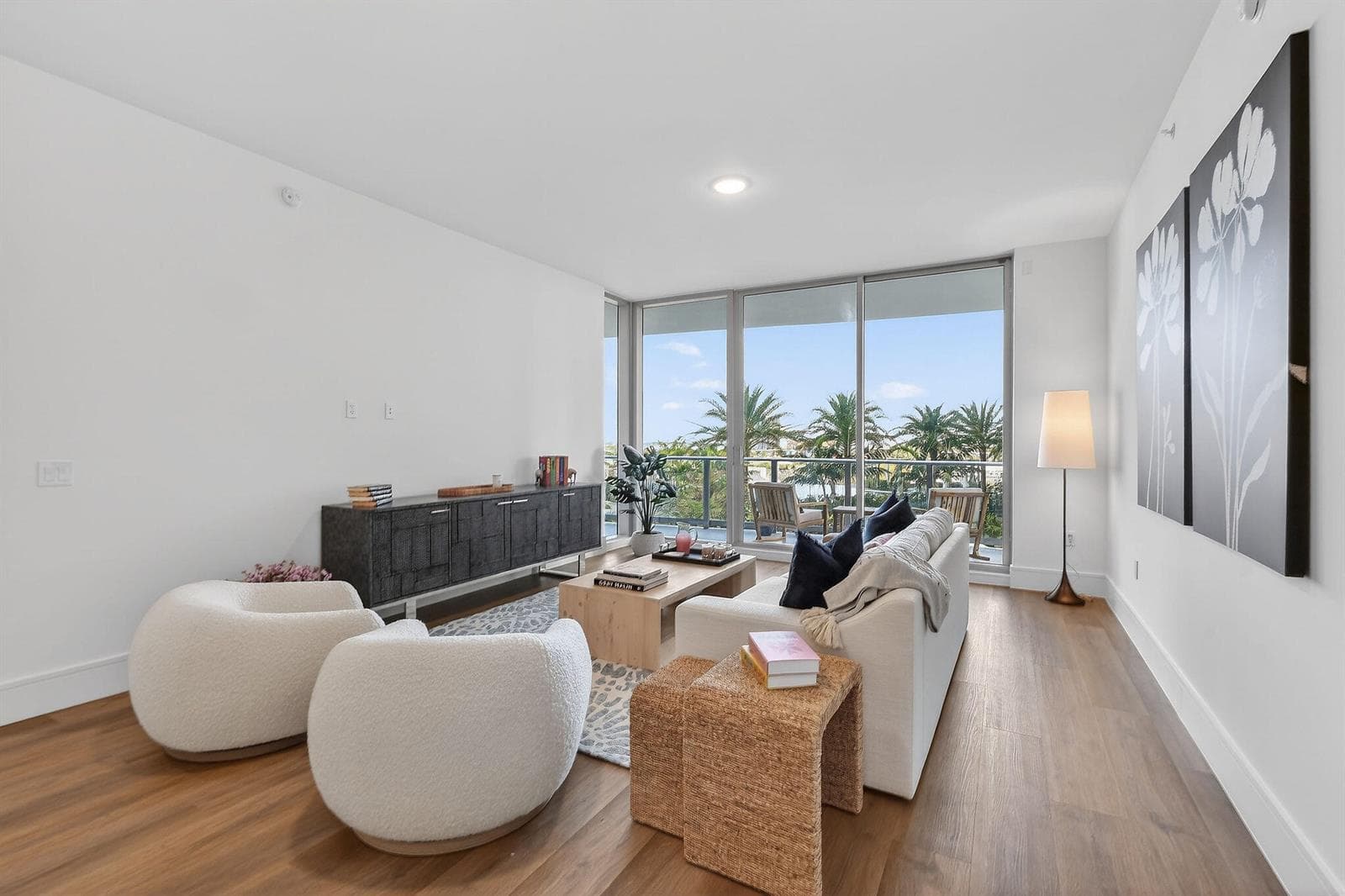 220 Lake Shore Drive 715 photo 8