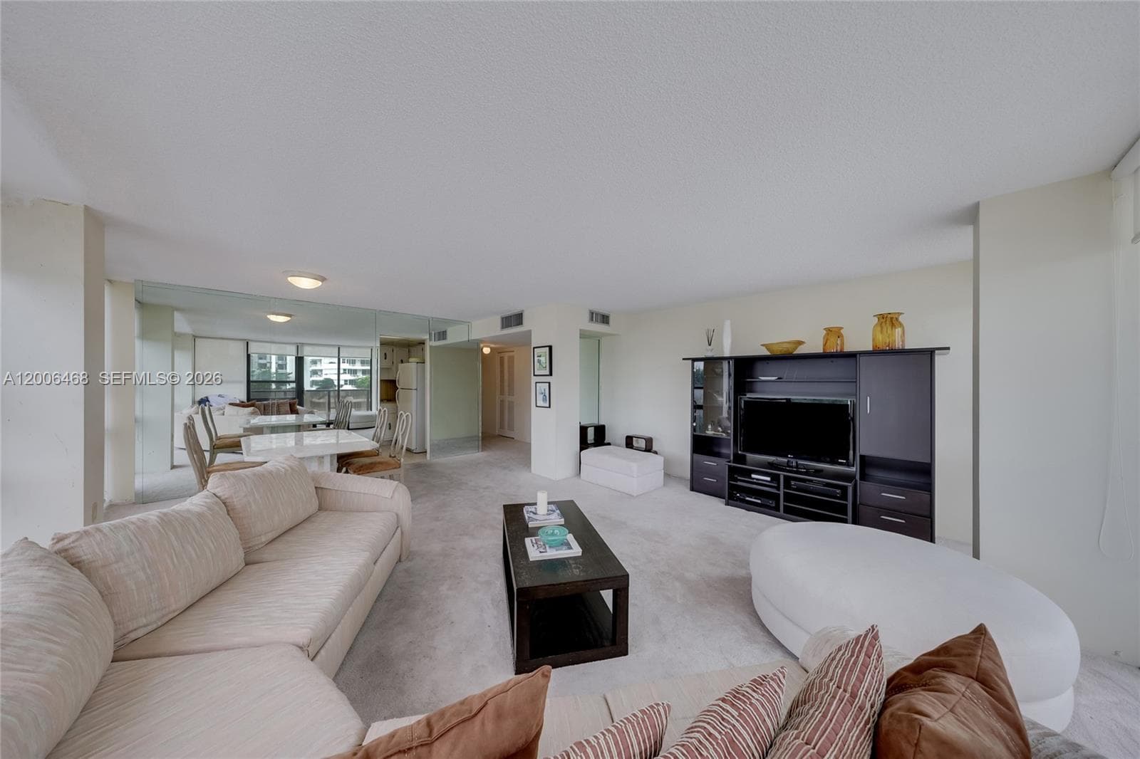 600 36th St 421 photo 2