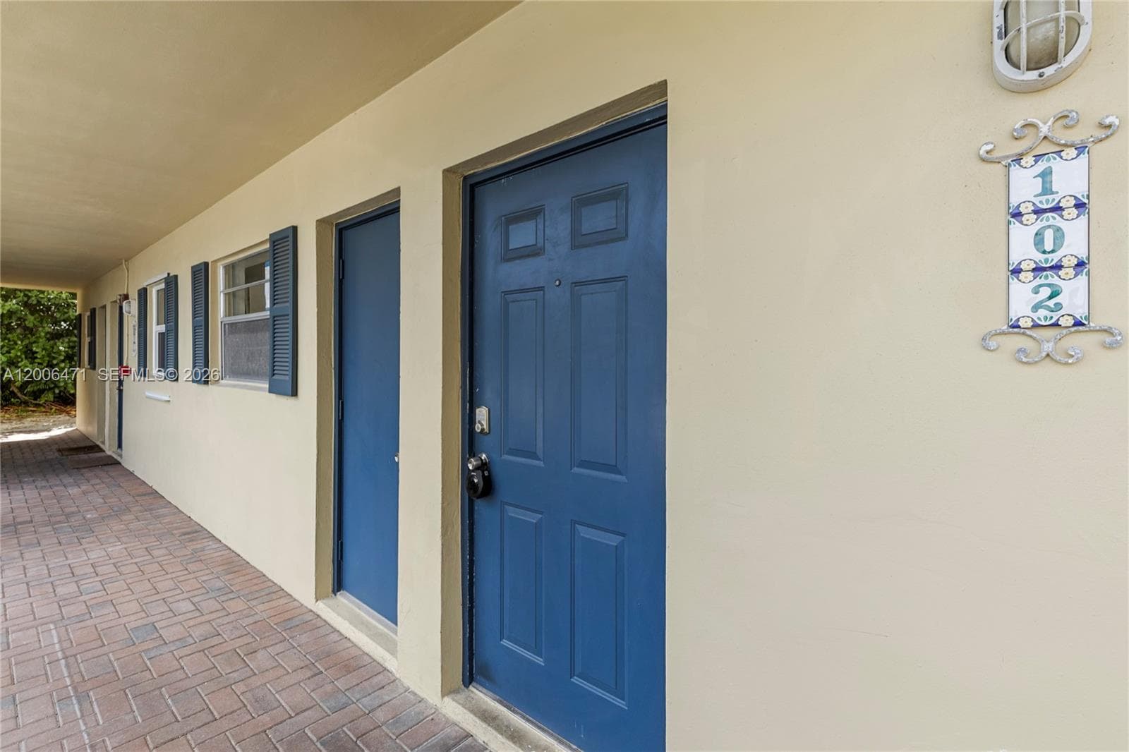 1400 57th Ct 102 photo 3