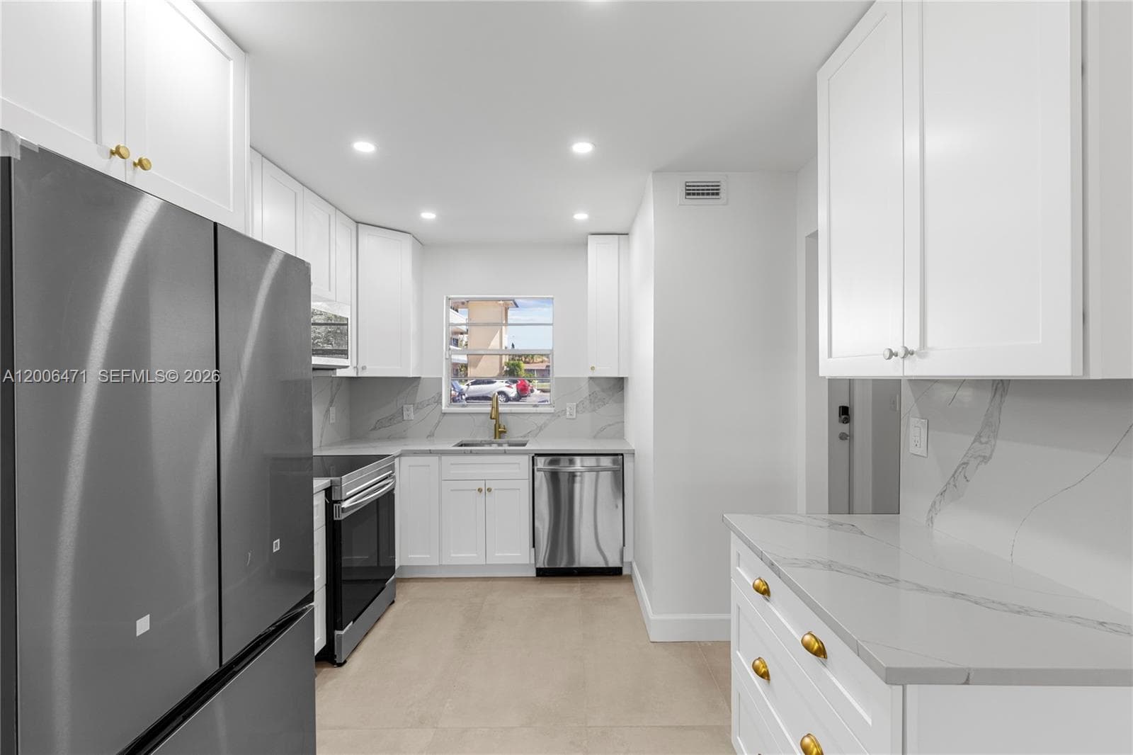 1400 57th Ct 102 photo 4