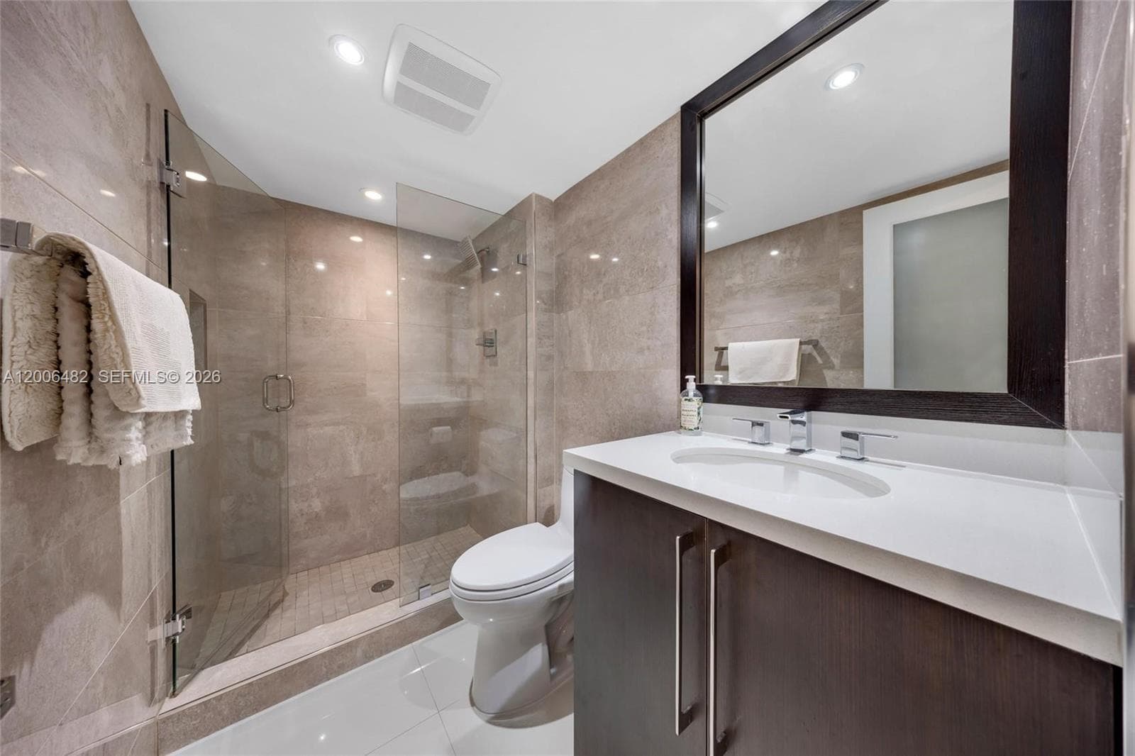 100 Bayview Dr 1905 photo 14