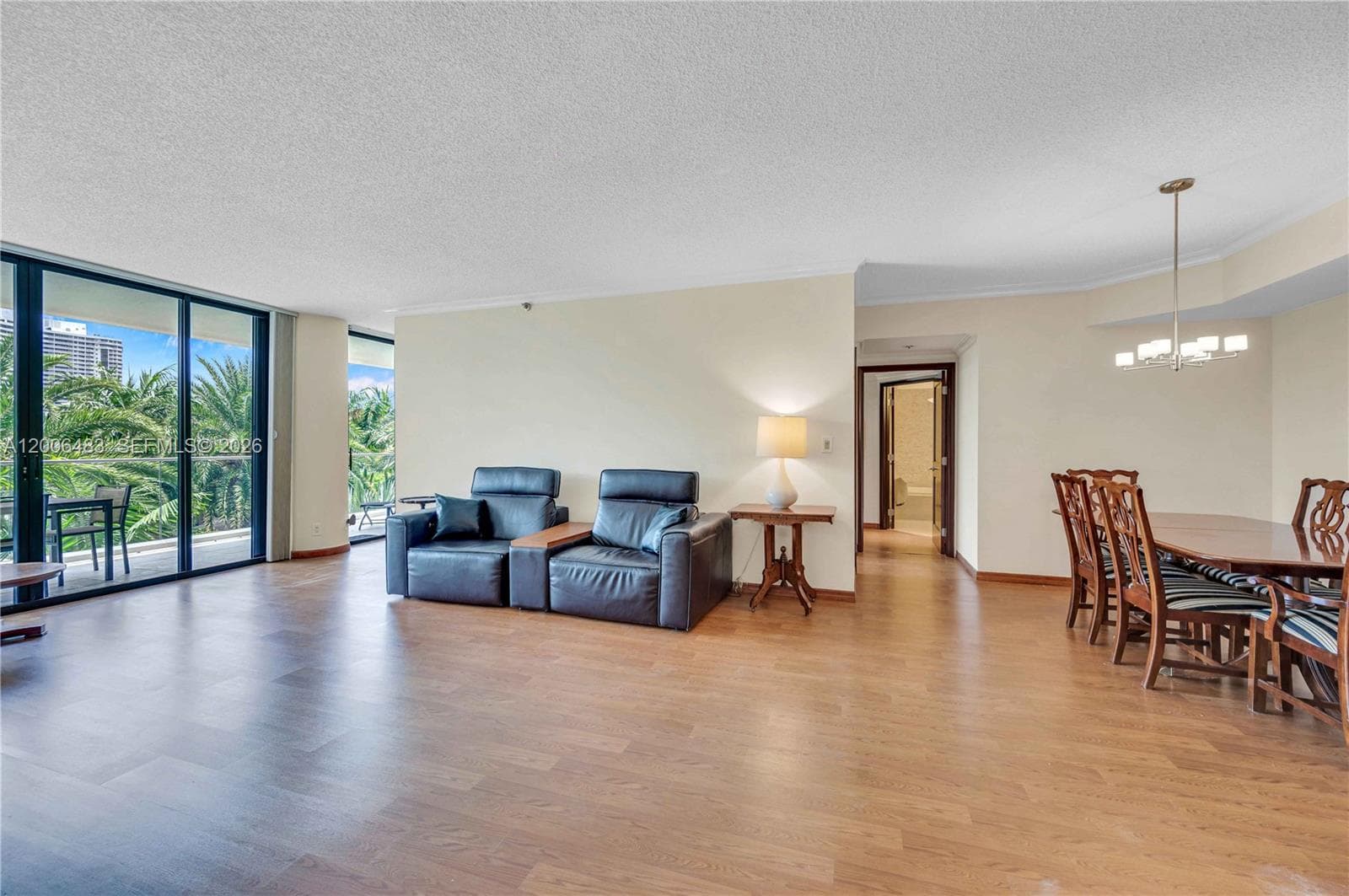 2800 Island Blvd 603 photo 2