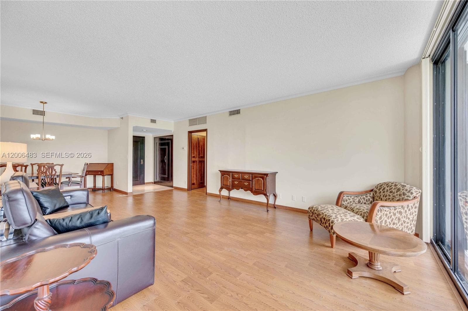 2800 Island Blvd 603 photo 17