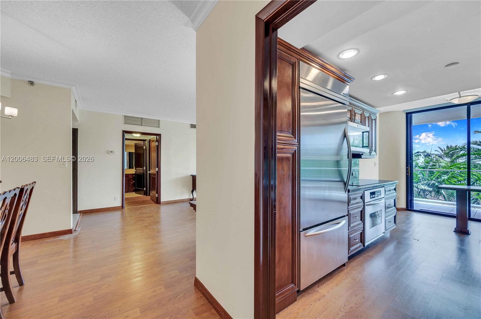 2800 Island Blvd 603 photo 16