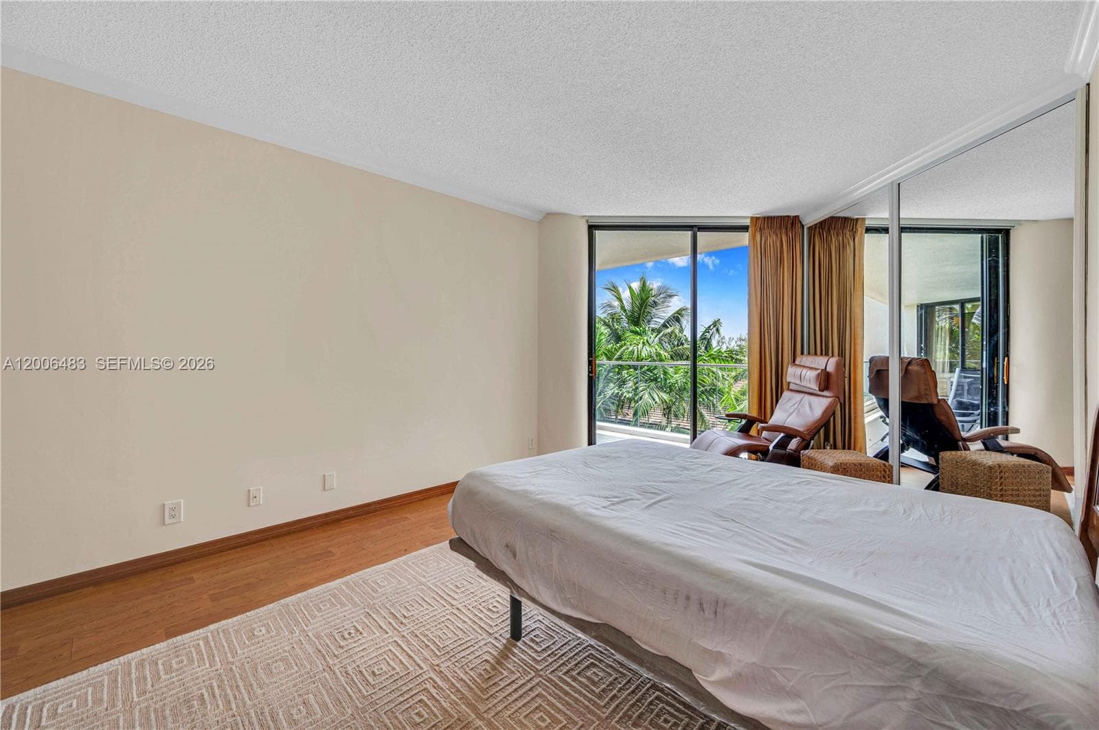 2800 Island Blvd 603 photo 22