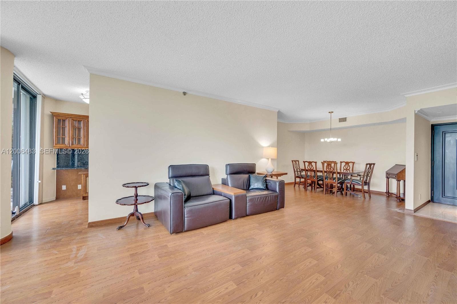 2800 Island Blvd 603 photo 9
