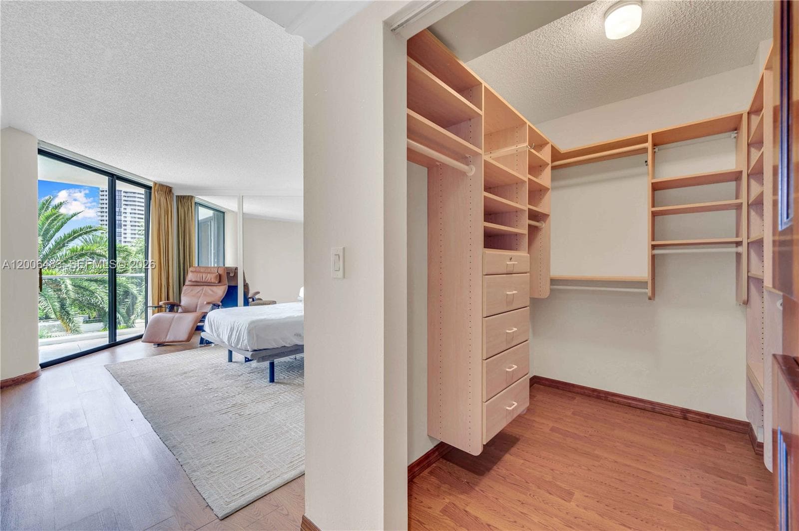 2800 Island Blvd 603 photo 24
