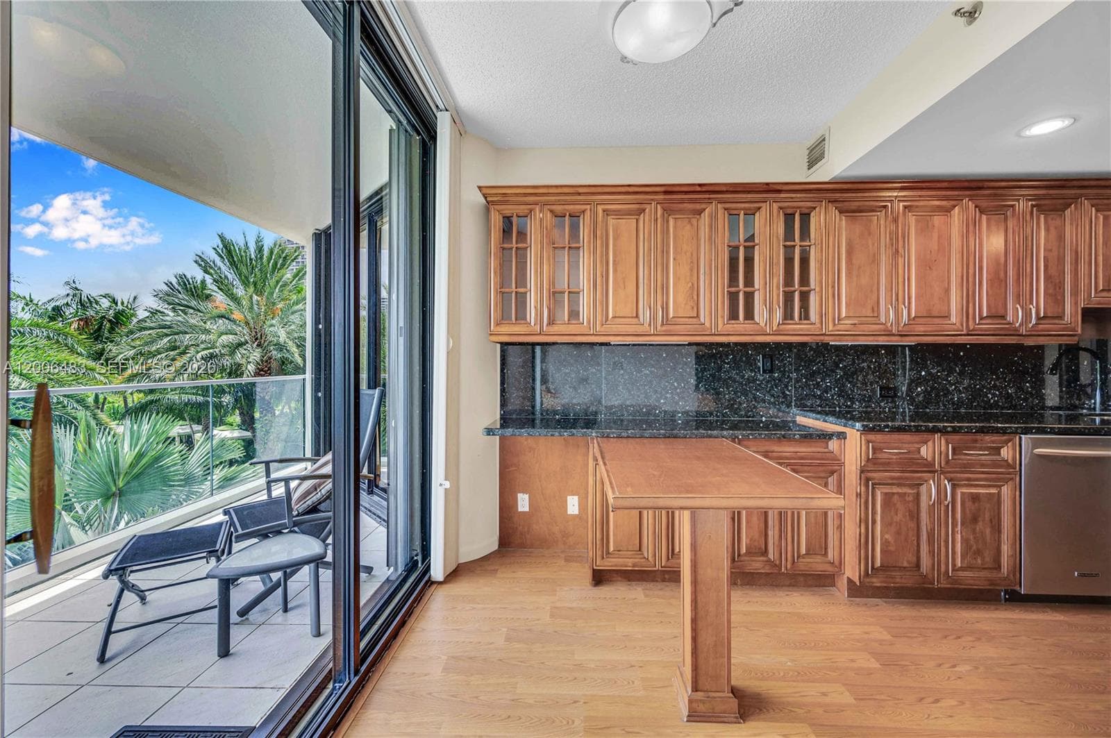 2800 Island Blvd 603 photo 10