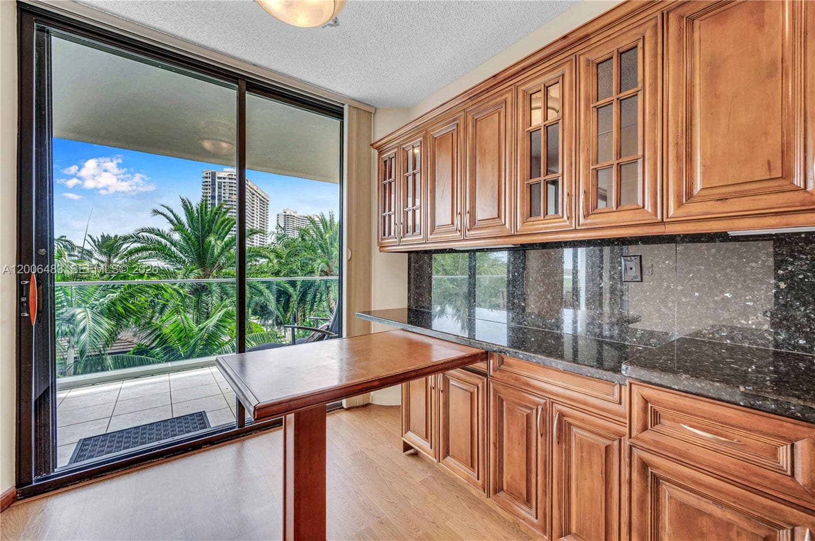 2800 Island Blvd 603 photo 14