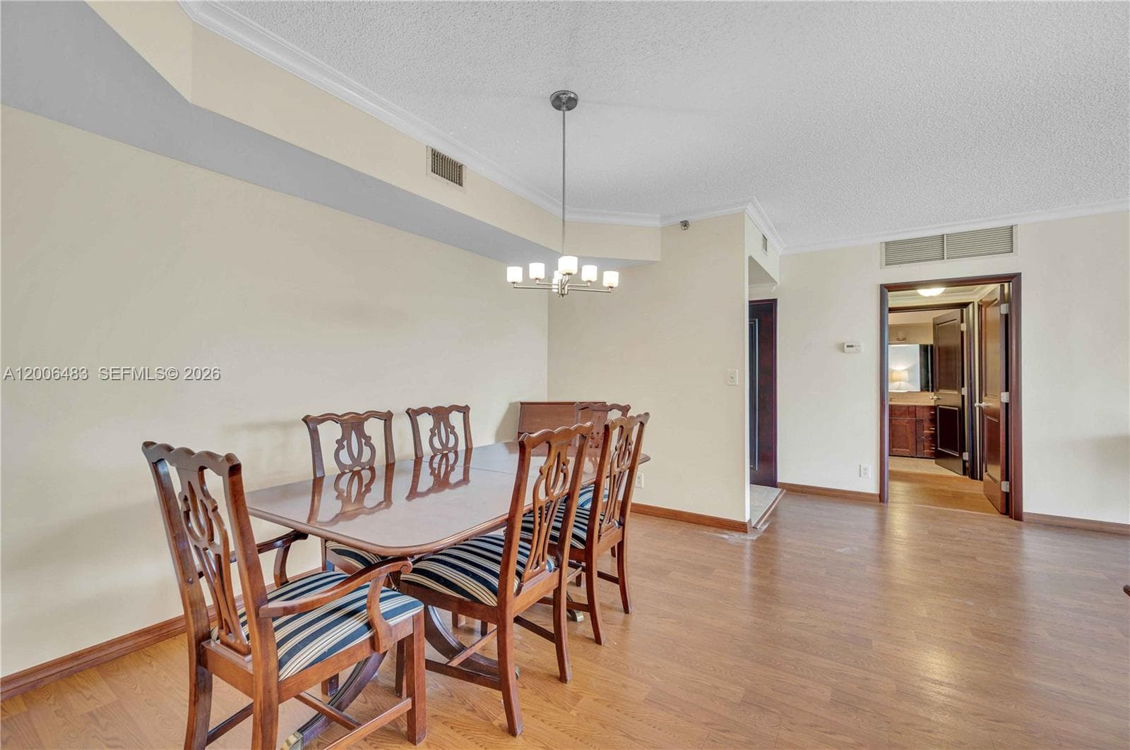 2800 Island Blvd 603 photo 18