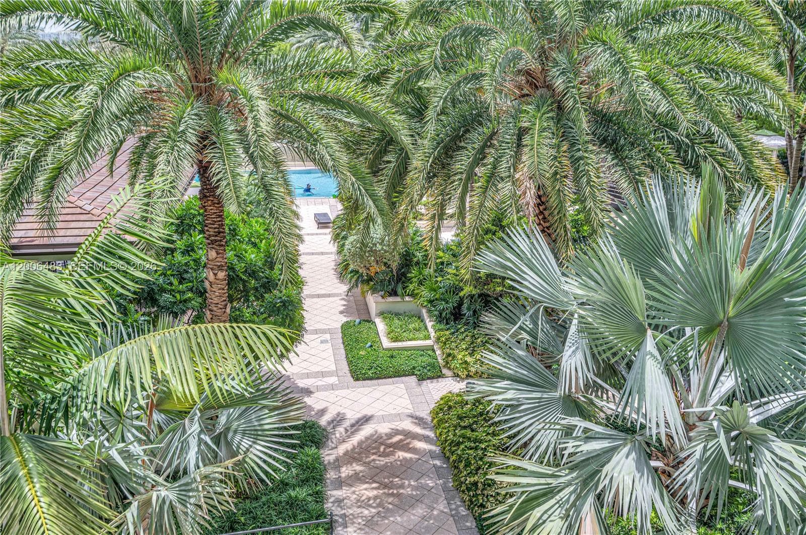 2800 Island Blvd 603 photo 8
