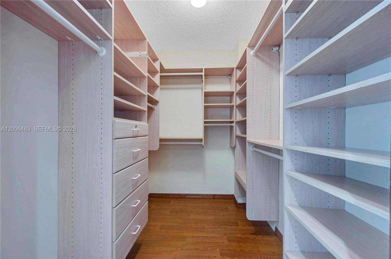 2800 Island Blvd 603 photo 25