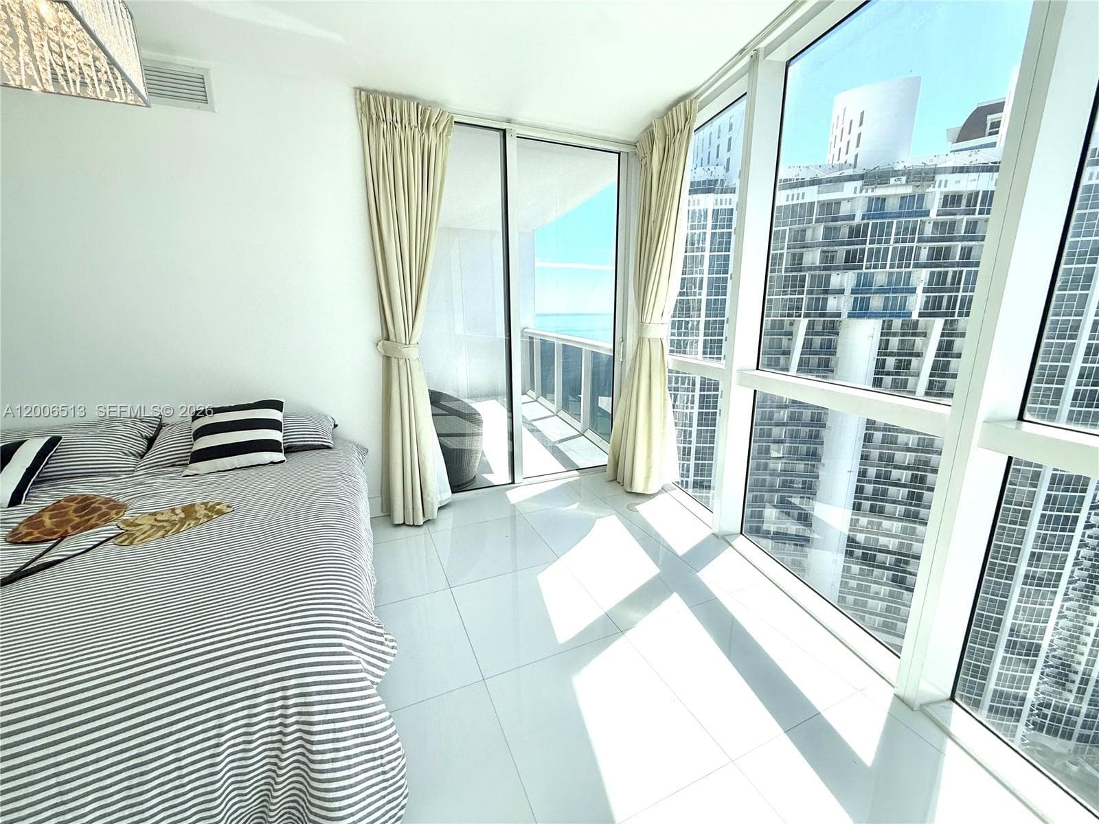 18201 Collins Ave 5105 photo 7