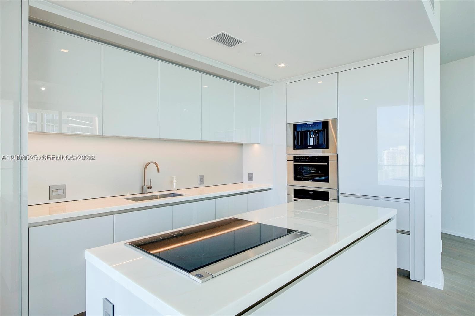 18975 Collins Ave 2205 photo 9