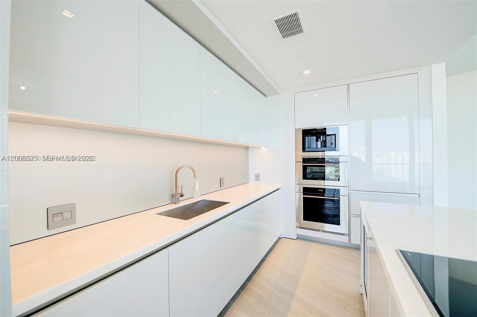 18975 Collins Ave 2205 photo 10