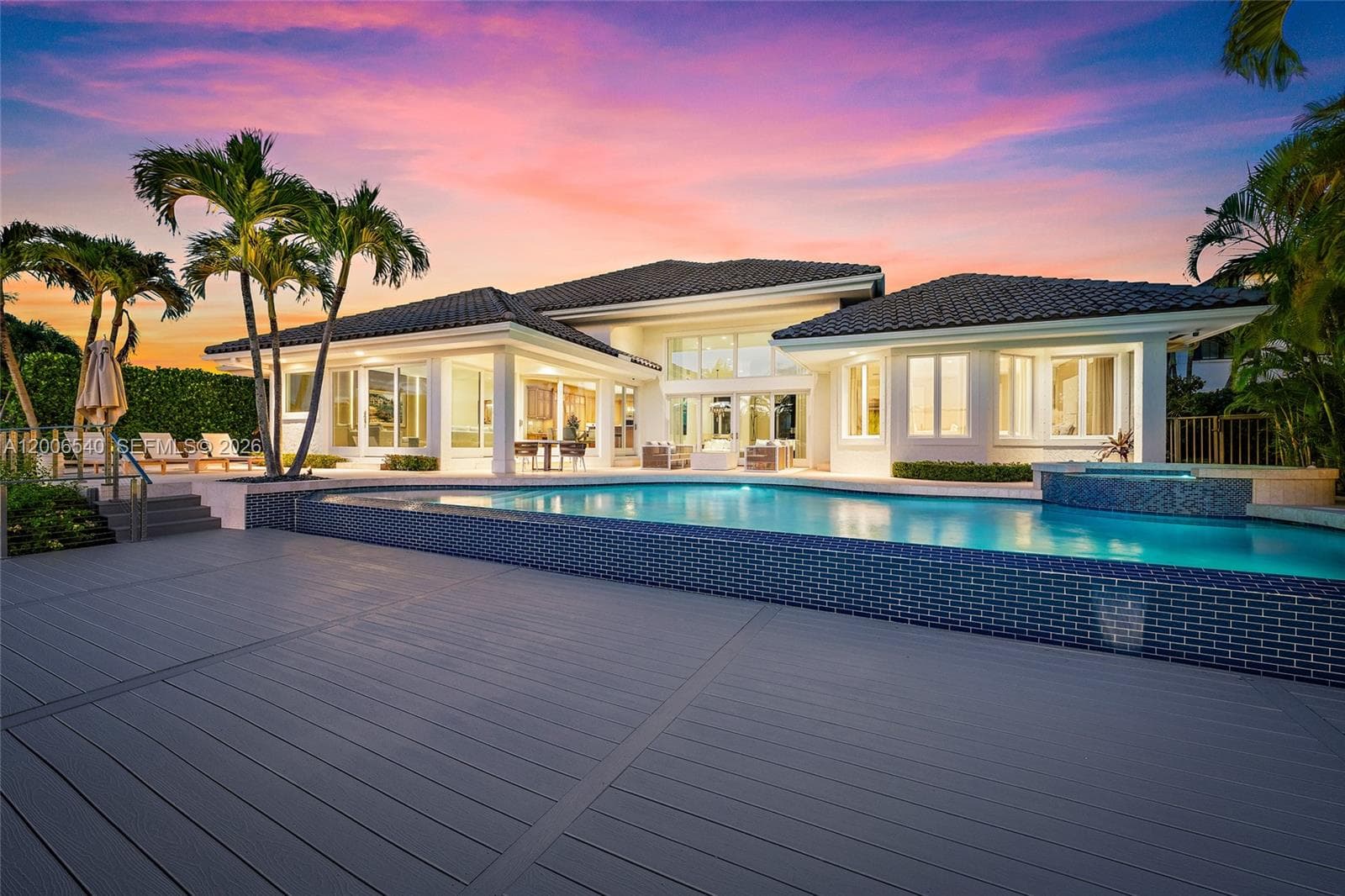 121 Commodore Dr 5
