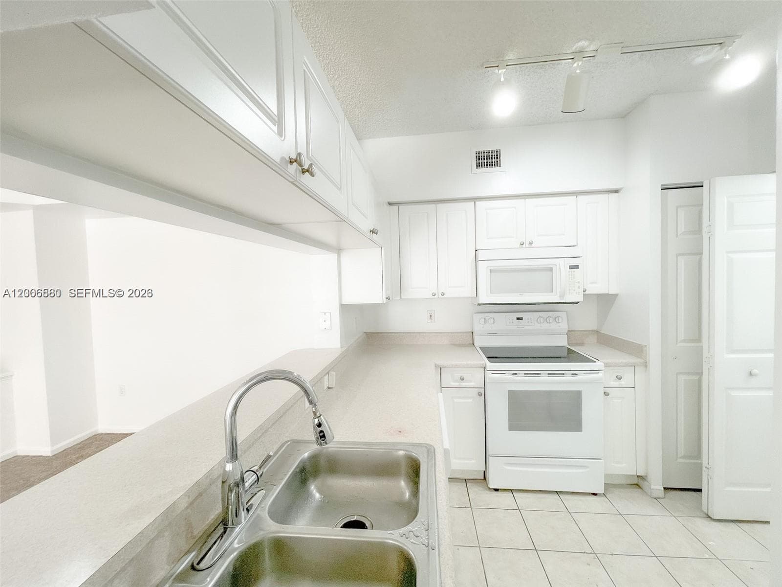 17150 Bay Rd 2602 photo 11