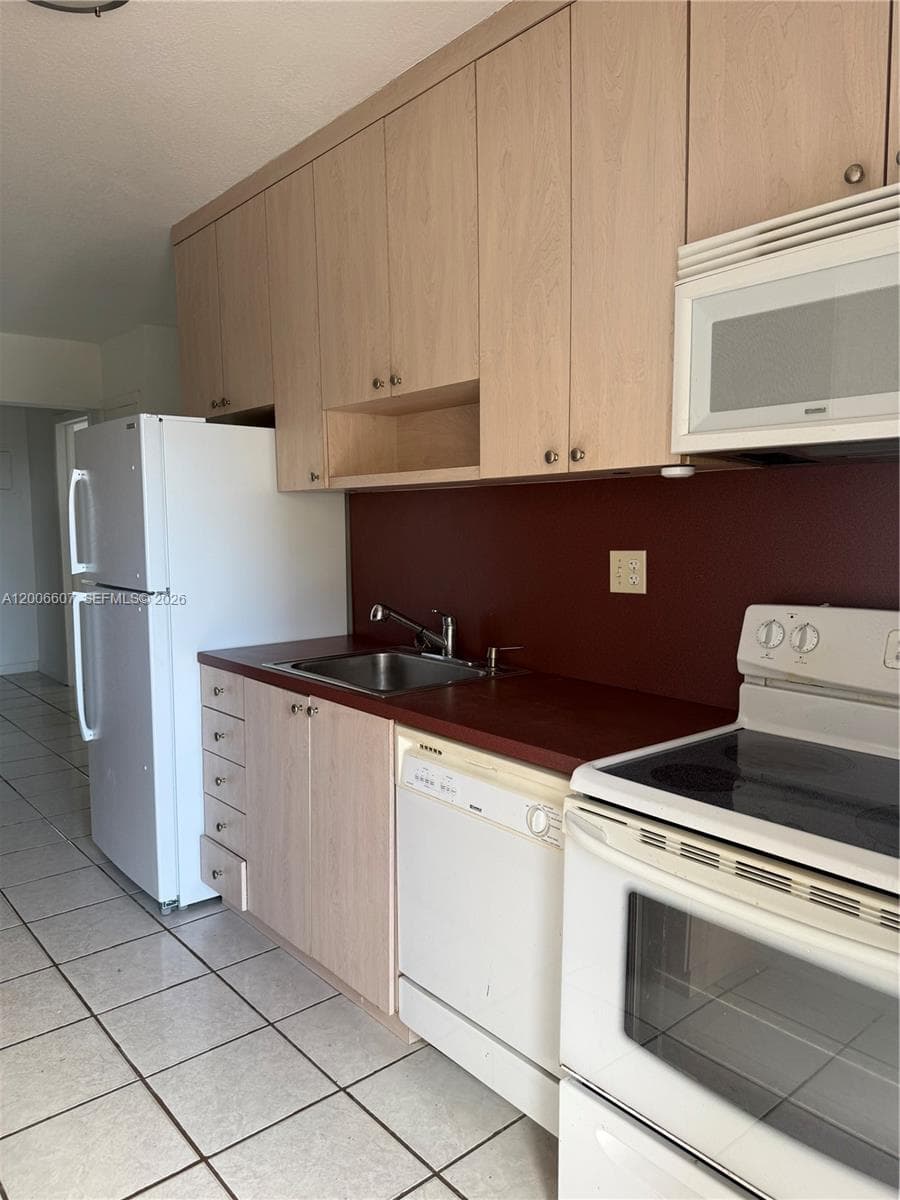 2600 Ocean Dr S306 photo 3