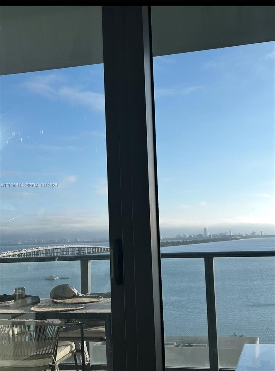 480 31st St 905 photo 3