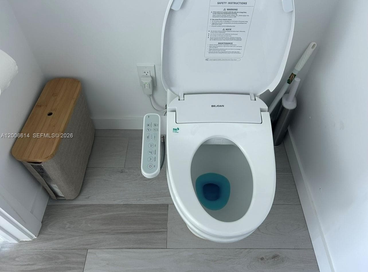 480 31st St 905 photo 8