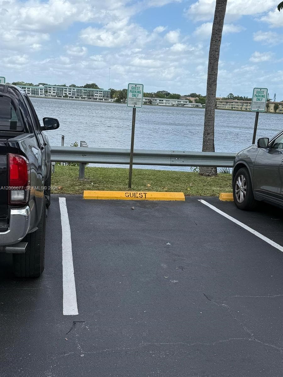 1175 Miami Gardens Dr 703 photo 2