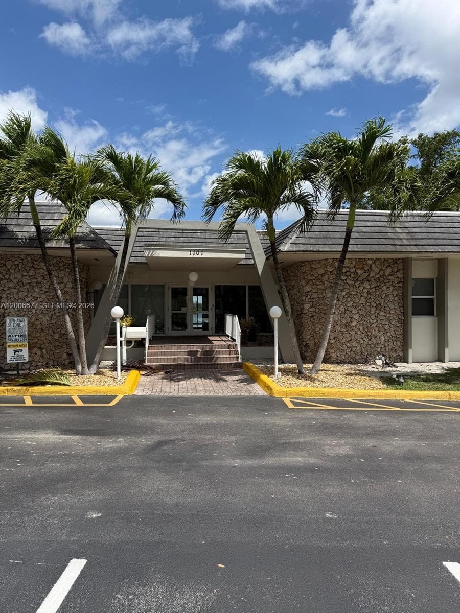 1175 NE Miami Gardens Dr 703 photo 12