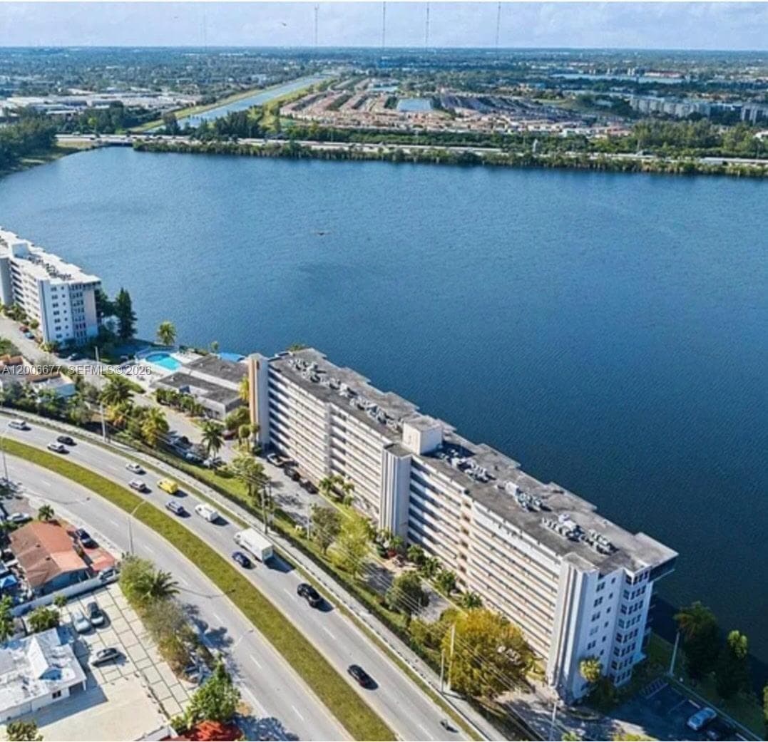 1175 Miami Gardens Dr 703 photo 1