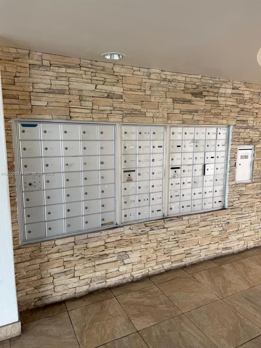 1175 Miami Gardens Dr 703 photo 5